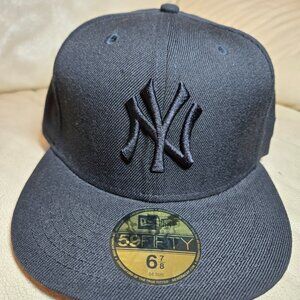 New Era New York Yankees 59Fifty Men Baseball Cap Fitted Hat All Black 6-7/8